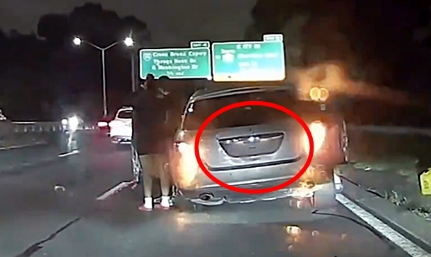 피해자가 추돌 사고를 낸 후 앞 차와 함께 번호판이 없는 또 다른 차 한 대가 함께 멈춰섰다. 두 대의 차량에서 우르르 내린 사람들은 피해자 차량을 에워쌌고, 그 중 한 명이 피해자를 무차별 폭행했다.