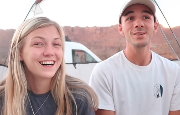 약혼자와 여행을 떠났다가 실종 보름여 만에 시신으로 발견된 개비 페티토(22) 사건 이후, 미국에서는 이른바 ‘백인여성 증후군’에 대한 자성이 잇따르고 있다. 언론이 유독 젊고 예쁜 백인 여성 사건만 광적으로 보도한다는 지적이다.