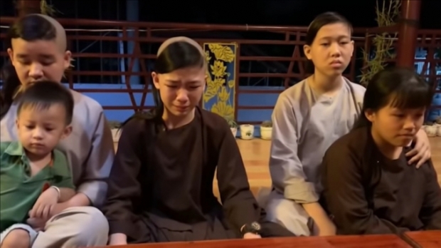 슬퍼하는 자녀들