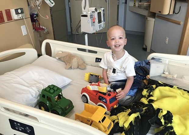 버켓은 2살이던 2018년 4월 소아 급성림프구성 백혈병 진단을 받았다. 급성림프구성 백혈병은 골수 내 림프모세포가 악성으로 변해 증식하는 중증 질환으로, 소아암 중 20~25%를 차지할 만큼 흔하다.