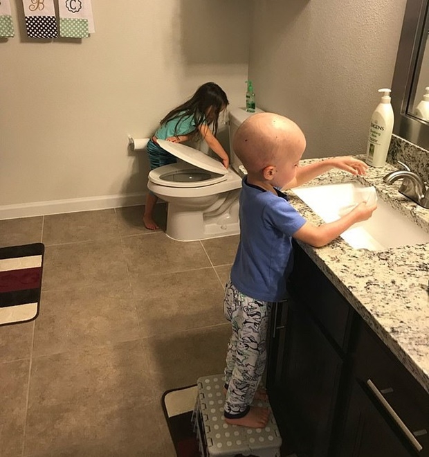 아픈 동생을 보며 일찍 철이 든 누나는 동생의 투병 생활을 살뜰히 챙겼다. 동생 병원비 때문에 취미 생활도 관뒀지만 불평 한마디 하지 않았다.