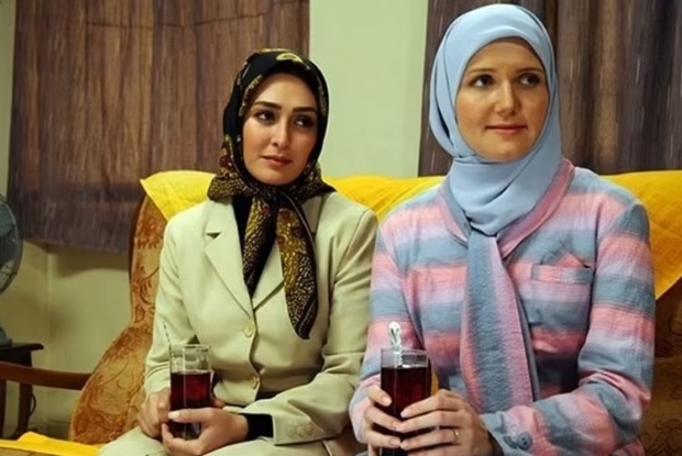 이란 국영방송이 피자나 샌드위치, 붉은색 음료 등을 마시는 여성의 모습이 텔레비전에 비춰져서는 안된다는 새로운 규제 항목을 발표했다. 자료사진