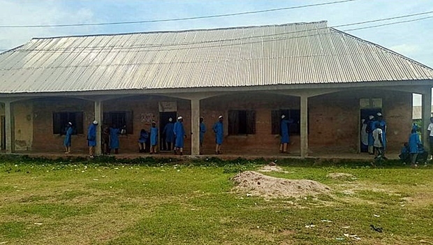 파문이 확산하자 크와라주 당국은 학교장에게 정직 처분을 내리고 조사팀을 꾸려 해당 학교에 파견했다.