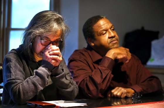 2002년 중국 출신의 어린 홀을 입양한 부부