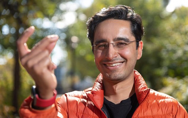 사드 밤라 박사가 핑거 스냅을 하는 모습.(사진=조지아공대)