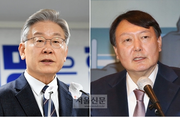 이재명 더불어민주당 대선 후보(왼쪽)가 24일 서울 여의도 더불어민주당사에서 열린 기자간담회에서 기자들의 질문에 답하고 있다. 2021. 11. 24 김명국 선임기자 daunso@seoul.co.kr 국민의힘 윤석열 대선 후보(오른쪽)가 15일 오전 서울 용산구 그랜드 하얏트 서울에서 열린 ‘만화로 읽는 오늘의 인물이야기 ‘비상대책위원장-김종인’ 출판기념회에서 축사를 하고 있다. 2021.11.25 김명국선임기자 daunso@seoul.co.kr 이재명 더불어민주당 대선 후보(왼쪽)가 24일 서울 여의도 더불어민주당사에서 열린 기자간담회에서 기자들의 질문에 답하고 있다. 2021. 11. 24 김명국 선임기자 daunso@seoul.co.kr 국민의힘 윤석열 대선 후보(오른쪽)가 15일 오전 서울 용산구 그랜드 하얏트 서울에서 열린 ‘만화로 읽는 오늘의 인물이야기 ‘비상대책위원장-김종인’ 출판기념회에서 축사를 하고 있다. 2021.11.25 김명국선임기자 daunso@seoul.co.kr