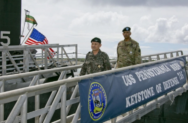 북한의 핵과 미사일 실험이 한창이던 지난 2016년 11월 1일, 미국 괌 해군기지에서 미 해군의 오하이오급 전략원잠 펜실베니아함이 당시 이순진 합참의장에게 전격 공개되었다. 사진=미 해군