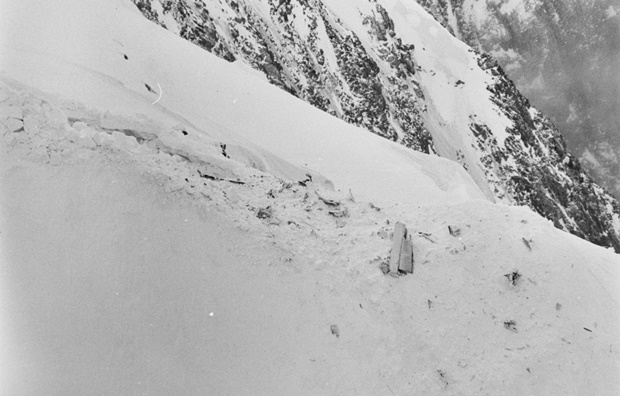 1966년, 인도 뭄바이에서 미국 뉴욕으로 향하던 에어인디아 여객기가 알프스 산맥 최고봉 몽블랑(4,807m)에 추락했다. 이 사고로 승객 117명이 전원 사망했다.