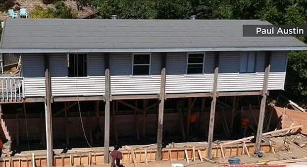 부부는 2년간 40만 달러(약 4억 3000만원)를 들여 주택 개조 공사를 했다. 지하실을 확장하고 별도의 부엌과 욕실을 갖춘 임대용 분리 공간도 만들었다. 평수를 두 배 가까이 늘린 덕에 주택가치는 2018년 5월 86만 4000달러(9억 6000만원)에서 2019년 3월 145만 달러(16억 6000만원)로 상승했다.