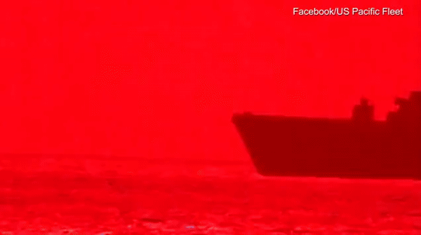 지난해 5월 미 해군이 영상으로 공개한 USS 포틀랜드호에 장착된 150kW급의 LWSD로 드론을 파괴하는 모습