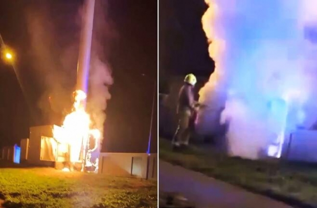 지난해 음모론자들의 방화로 불 타 버린 영국 웨스트요크셔주 브래드퍼드의 5G 통신탑