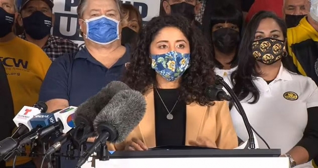 리나 이달고 해리스카운티 판사가 현지시간 20일 미국의 오미크론 첫 사망자에 관한 발표하고 있는 모습.(사진=폭스 뉴스)