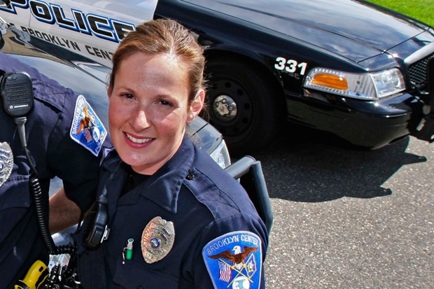 킴벌리 A. 포터(49) 전 경관은 브루클린센터경찰국(BCPD) 협상팀에서 근무한 26년 경력의 베테랑으로, 사건 당시 현장 훈련 교관 일을 하고 있었다.