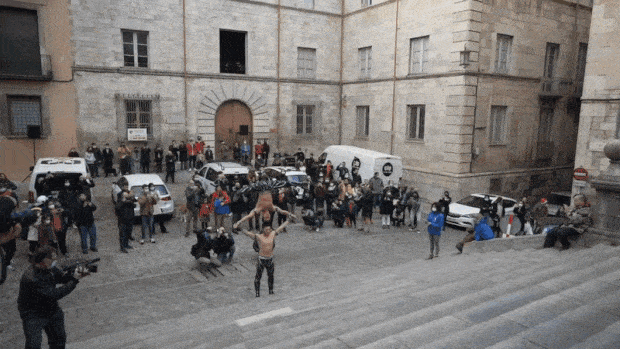 형제는 “우리에게 주어진 기회는 단 한 번뿐이었다. 그간 훈련한 대로 안정적인 호흡과 적당한 속도를 유지하려 노력했다. 덕분에 결승선에 성공적으로 도달할 수 있었다”고 밝혔다. 이어 “마지막 계단 10개는 기존 90개 계단과 높이와 재질이 달랐다. 연습 기회가 없었는데 다행이다”라고 설명했다. 지로나 대성당 앞 계단이 90개뿐이라, 기네스 측은 이번 도전을 위해 임시 계단 10개를 추가로 설치했다.