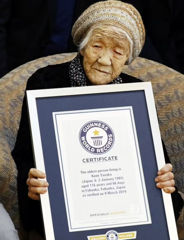 2019년 당시 기네스 세계기록 인증서를 받은 세계 최고령자 다나카 할머니