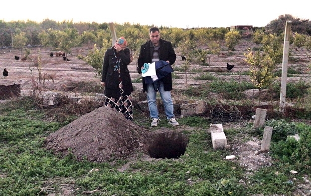 죽은 줄로만 알았던 아기가 매장 직전 울음을 터트렸다. 사산아라는 병원 말만 믿고 사망진단서까지 뗀 부모는 “하마터면 산 채로 아기를 묻을 뻔했다”며 아연실색했다.
