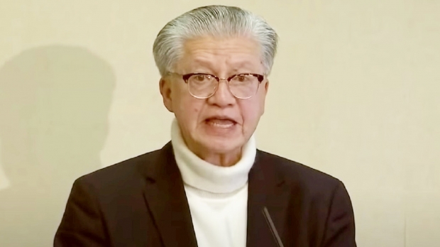 2019년 11월 미국 샌프란시스코 차이나타운에서 아시아계를 향한 증오범죄 피해를 당한 베트남계 미국인 레(29). 그는 사건 이후 외상후스트레스장애(PTSD)를 앓고 있으며, 당시 샌프란시스코 지방검찰청이 임의로 사건을 종결했다고 주장했다.(사진은 25일 기자회견 당시 모습)