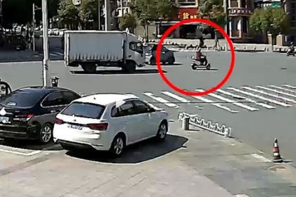 thumbnail - “중국 믿지마”...中 난폭 트럭 90명 들이받았지만 뉴스는 달랑 9명?