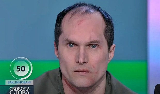 부투소프 기자는 몸싸움 후 곧바로 의자에 앉아 토론에 계속 참여했다.