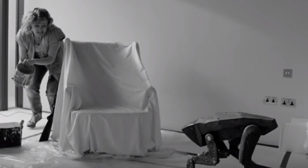 드라마 ‘블랙미러’ 시즌4의 ‘사냥개’ 에피소드의 한 장면