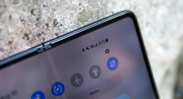 갤럭시Z폴드3 UDC. 스플래시 기어(Splash Gear)