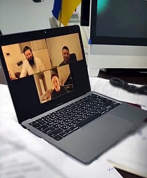 스타링크는 젤렌스키 대통령과 머스크를 잇는 징검다리 역할도 했다. 5일 영상통화로 머스크를 만난 젤렌스키 대통령은 “전쟁이 끝난 우크라이나에서 만나자. 당신을 우크라이나에 초대하겠다. 환영한다”고 말했다. 머스크도 “좋은 생각이다. 나 역시 그런 날이 오기를, 우크라이나를 방문할 날을 고대하겠다”라고 화답했다.