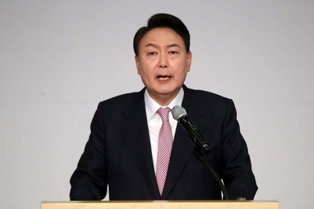 윤석열 대통령 당선인이 10일 서울 영등포구 여의도 국회에서 당선 인사 기자회견을 하고 있다. 2022.3.10 국회사진기자단