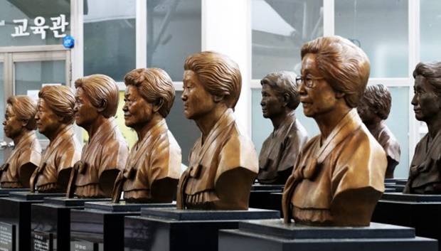 경기도 광주시 나눔의 집에 돌아가신 위안부 피해 할머니들의 흉상이 세워져 있다. 2020.5.19 연합뉴스