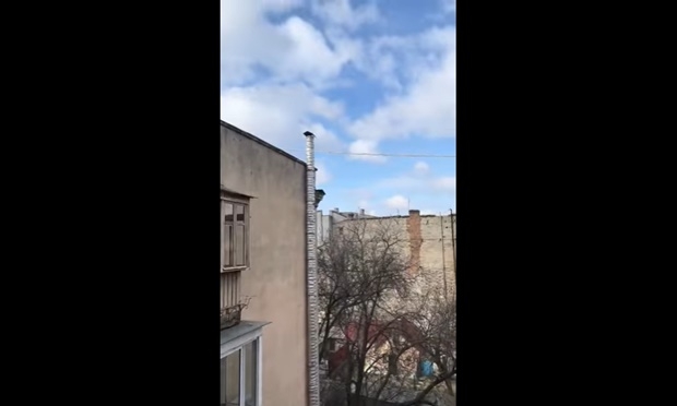 러시아의 우크라이나 침공 사태와 관련해 현지에 체류하며 실상을 알리는 영상을 제작 중인 중국인 왕지시엔 씨와 영상들/출처=왕지시엔 유튜브 캡쳐
