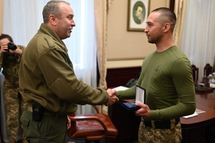 [월드피플+] 러시아 군에 “X나 먹어라” 욕한 우크라 군인 훈장 받았다
