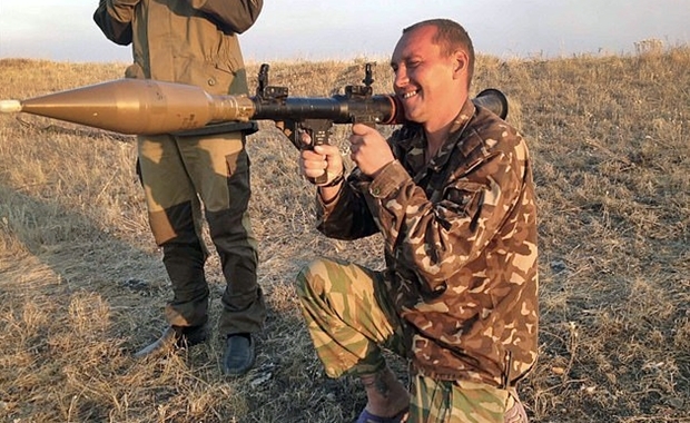 스타리코바는 친러 반군 지휘자 알렉산더 오그레니치(43), 일명 고리니치(슬라브어로 ‘용’이라는 뜻)의 아내로 확인됐다. 오그레니치는 2014년부터 친러 분리주의 반군 정보부대를 이끌며 우크라이나인들을 닥치는 대로 죽였다.