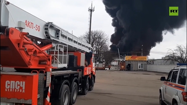 러시아 관영 러시아투데이와 리아노보스티통신은 글라드코프 주지사 말을 인용해 우크라이나 군용 헬기가 벨고로드 석유저장시설을 폭파시켰다고 보도했다. 이와 함께 석유저장시설에 미사일이 내리꽂힌 뒤 커다란 폭음과 함께 시뻘건 불꽃과 검은 연기가 치솟는 동영상을 공개했다. 보도에 의하면 러시아 비상사태부는 현재까지 현장에서 화재 진압 중이다.