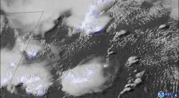 미 국립해양대기국(NOAA) 폭풍예측센터에 따르면 29일 캔자스·네브래스카주에서는 모두 14건의 토네이도가 발생했다.