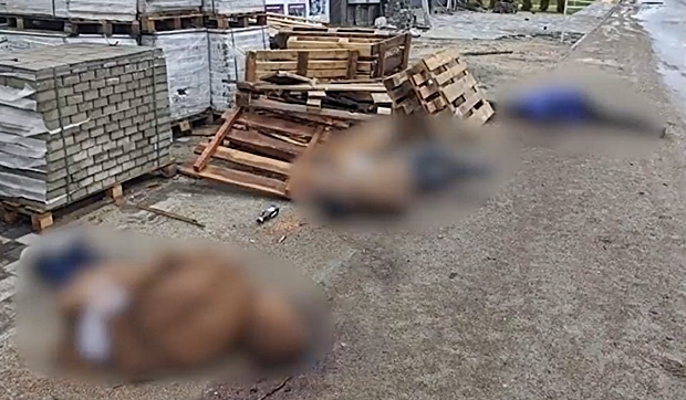 베네딕토바 총장은 이날 “부차 민간인 학살의 첫 번째 용의자가 러시아 국가근위대 지휘관 세르히 콜로세이(35) 확인됐다”고 전했다. 총장은 “경찰은 콜로세이가 3월 18일 부차에서 비무장 주민 남성 4명을 고문 후 살해하고, 민간인을 모의 처형한 사실을 규명했다”고 전했다.