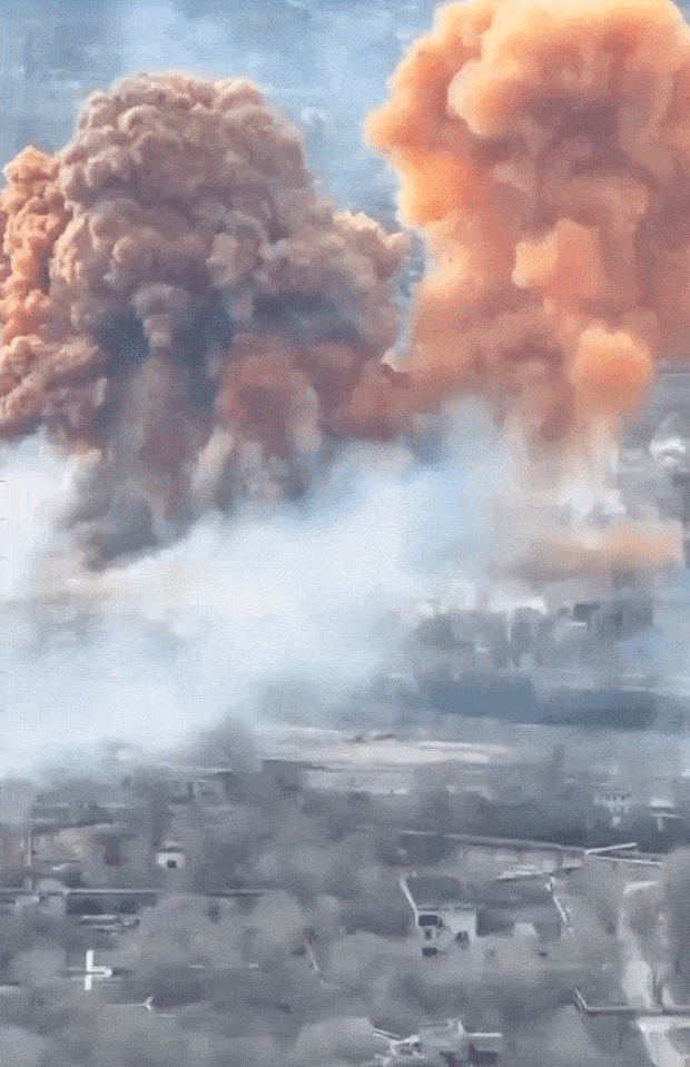 러시아군은 지난 4월 9일 루한스크주 루비즈네시에서도 질산탱크를 공격한 바 있다. 질산탱크 폭발 후 루비즈네시 일대 하늘은 주황색 독구름으로 뿌옇게 뒤덮였다./출처=자유유럽방송