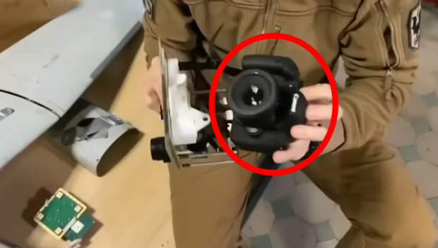 러시아군 드론을 분해한 결과, 일본 캐논 카메라 등 외국산 부품 다수가 사용된 것으로 확인됐다