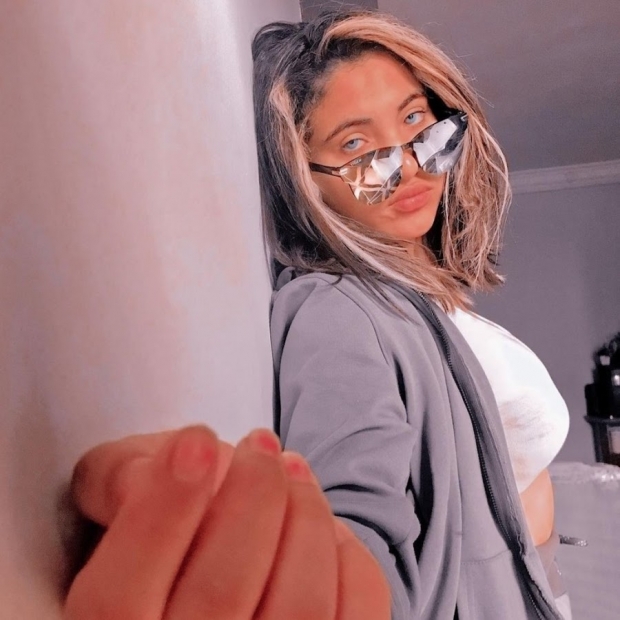 낸시 아이만(16)은 SNS상에서 모카 헤가지라는 가명으로 활동해 왔다.