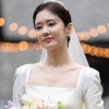 ‘유부녀’ 장나라, 비공개 결혼식 일부만 살짝 공개