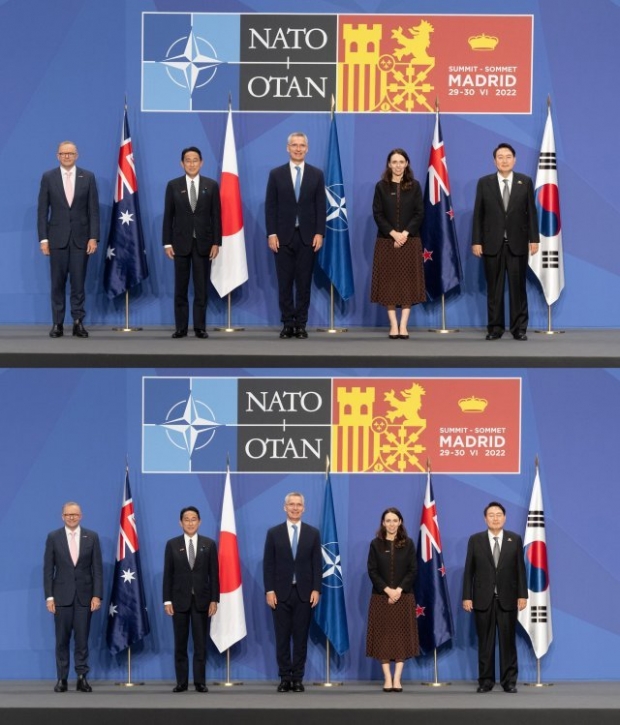 윤석열 대통령이 눈을 감은 순간 찍힌 사진이 북대서양조약기구(NATO·나토) 공식 홈페이지에 올라와 외교적 결례가 아니냐는 지적이 제기되자 대통령실이 나토 측에 수정 요청해 사진이 교체됐다. 위 사진이 교체된 사진. 아래 사진은 교체되기 전 사진. 나토 홈페이지