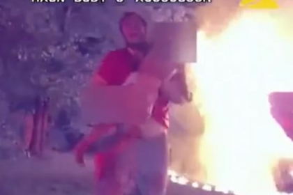 [월드피플+] 불타는 주택 들어가 아이 5명 구한 美 피자 배달부 (영상)