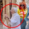 “예수여! 악마의 짓” 동성女 입맞춤 갈라놓은 가톨릭 노수녀