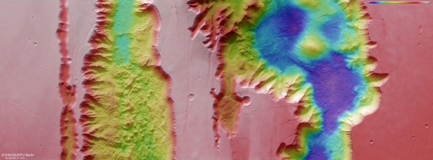 마스 익스프레스로 촬영한 아이우스 카스마(Ius Chasma. 사진 왼쪽)와 티토니움 카스마(Tithonium Chasma)의 지형도. 사진=ESA / DLR / FU Berlin CC BY-SA 3.0 IGO