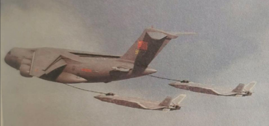 J-20 전투기 2대에 공중급유중인 Y-20U 상상도. sina.com.cn