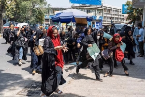아프간 여성 시위에 탈레반 ‘폭력 대응’