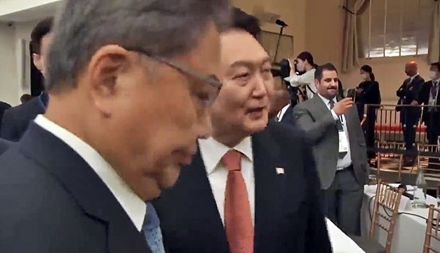 AFP통신은 이어 윤 대통령의 “저속한 발언(crude comments)”은 미 의회가 글로벌펀드 기여금 예산 증액을 승인하지 않을 경우를 가정하다가 나온 것으로 해석된다고 AFP통신은 부연했다.