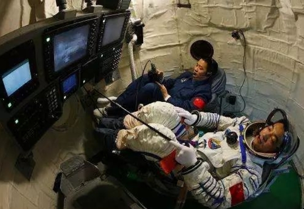 중국이 추가 우주비행사 선발 요건으로 코골이를 우선 배제하겠다고 밝혀 관심이 쏠렸다.출처 웨이보