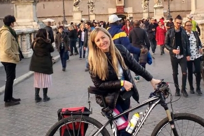 [월드피플+] 자전거 타고 세계여행…어린시절 꿈 이룬 60대 여성