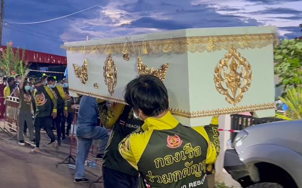 태국 현지시간으로 지난 6일(이하 현지시간) 오후 1시경, 전직 경찰관인 파냐 캄랩(34)은 산탄총과 권총, 칼 등으로 무장한 채 어린이집을 습격했다. 이번 참사로 2세 아이를 포함한 어린이 22명 등 총 38명이 사망했다. 로이터 연합뉴스