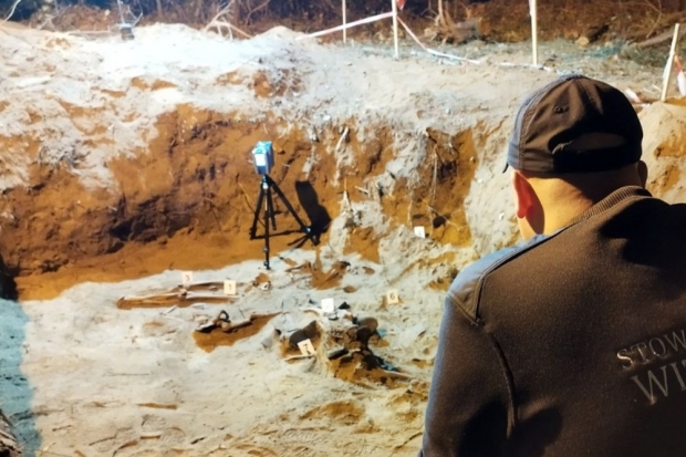 폴란드 동부 예브바브네에서 제2차 세계대전 당시 나치의 고문에 희생된 11명이 묻힌 집단 매장지가 발견됐다