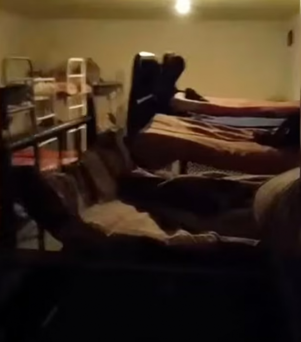 전쟁터에서 싸우길 거부한 러시아 병사들이 우크라이나 동부 도네츠크주(州)에 마련된 한 지하실(사진)에 감금된 채 위협받고 있다는 주장이 나왔다. 사진=더 인사이더